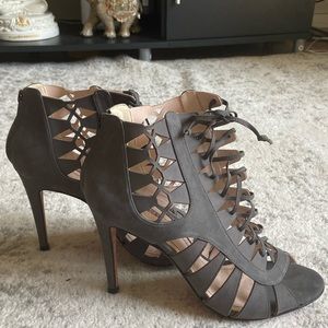 🟣Gray lace up heels